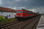 Leider werden die Einsätze der BR 155 immer seltener. Daher ist es immer wieder toll eine der Lokomotiven vor Güterzügen zu sehen.Hier durchfährt eine 155 den Unteren Bf Delitzsch. 12.05.2015