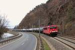 Am 28.01.18 fuhr die 155 183-7 (Maik Ampft Eisenbahndienstleistungen, Limbach-Oberfrohna  91 80 6155 183-7 D-MAED) einen Kesselzug von Großkorbetha durch Obernitz bei Saalfeld/Saale.