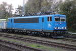 155 026-2(155 211-6)stand am Abend des 14.10.2022 mit dem Wasserglas-Leerzug von Rostock-Bramow nach Wurzen in Rostock-Bramow.
