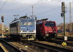 Am 19.12.2016 standen die 155 048-6 und die 189 800-6 in Stendal .