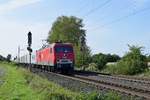 MEG 801 (156 001) ist mit einem Containerzug am 23.08.17 in Bremen-Mahndorf in Richtung  Hannover unterwegs.