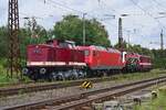 Nachdem 143 822 und 155 119 sich vom Rest der Loks abgesetzt haben stand 204 900-5 frei. Dahinter standen 156 002, 143 056, und 142 110. Das Bildm wurde durch eine Lücke im Gebüsch aufgenommen.

Naumburg 11.08.2021