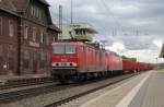 MEG Holzzugleistung: 143 179 (MEG 601) und 156 002 (MEG 802) mit Holzzug in Fahrtrichtung Kassel durch Eichenberg.