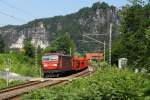 Mit einem leeren Autozug durchfhrt 180 012-7 das Elbtal bei Rathen Richtung Tschechien. (04.06.2011)