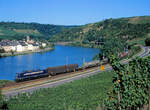 Ein Traum in blau: 181 001 mit dem TC 44516 von Ehrang nach Apach am 28.07.2002 bei Nittel. Auf der anderen Seite der Mosel befindet sich bereits das Großherzogtum Luxemburg.