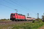 Am 05.05.2016 bespannte 181 204-9 den Pbz 2463 (Frankfurt (Main) Hbf - Basel Bad Bf) und bestand südlich von Freiburg (Brsg) Hbf bei Scherzingen aus zwei IC-Wagen und fuhr in Richtung