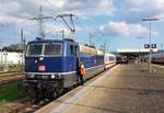 181 201-5 steht am 21.08.2015 mit dem PbZ in Richtung Norden im Bahnhof von Basel Bad Bf.