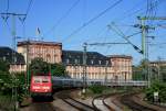 Leicht versptet war am 10.05.08 der IC 2054 von Frankfurt nach Saarbrcken, welcher mit 181 204 und 120 143 bespannt war. Vor der Kulisse des Mannheimer Schlosses berquert er in Krze den Rhein. Nchster Halt des Zuges ist Ludwigshafen HBF.