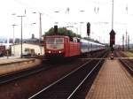 181 215-5 mit IR 2434 Koblenz-Luxemburg auf Trier Hauptbahnhof am 21-7-2000. Bild und scan: Date Jan de Vries.