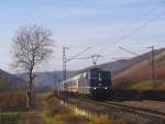 Die blaue 181 201-5 zieht den IC 135 Luxemburg - Norddeich (Mole) am 30.11.2011 durch Pommern (Mosel)