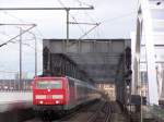 185 219 am 9.2.07 in Ludwigshafen Mitte,gerade berquert der Zug den Rhein.