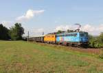 Nettes Doppel: 1042 520 mit der Wagenlok 1142 635 und Sonderzug in Fahrtrichtung Süden. Aufgenommen zwischen Eltmannshausen und Wehretal-Reichensachsen am 04.08.2013.