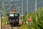 Tele von der Eisenbahnstraße in Mosbach aus ins Zufahrtsgleis von Gmeinder/Zagro auf die 1142.579 die gerade die D2 abholt um sie dann nach Österreich zubringen zur Firma Lensing. 22.7.2022