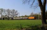 1142-635 fuhr am 04.05.2013 mit einem Sonderzug von Papenburg nach Emden, hier bei Eisinghausen.