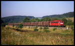 Volle Zuglänge auf der Rübelandbahn bei Hüttenrode. 181009 im neuen DB rot kommt am 20.8.1996 als Zuglok daher. Am Ende schiebt 171014 noch in alter Reichsbahn Farbgebung nach.