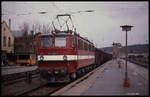 Bahnhof Blankenburg am 14.2.1990: Um 12.54 Uhr steht 251008 als Schiebelok am Ende eines Güterzuges nach Rübeland bereit.