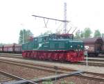 Normalspur-Elektrolokomotive EL 2 der MIBRAG Rangiert im bergabe Bahnhof Profen eine Gterkohlezug fr das Kraftwerk Mumsdorf am 10/2008