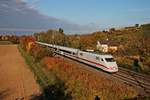 Am 25.10.2015 fuhr 401 052-6 in Richtung Basel, als dieser bei Müllheim (Baden) durch Markgräflerland in Richtung Süden fuhr.