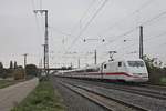 Nachschuss auf 401 011-2, als dieser am 29.10.2016 als ICE 274 (Basel SBB - Berlin Ostbahnhof) durch Müllheim (Baden) in Richtung Freiburg (Breisgau) fuhr.