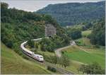 Der ICE 10278 von Interlaken Ost nach Berlin Ostbahnhof hat zwischen Läufelfingen und Buckten den 60 Meter langen Mühlefluhtunnel verlassen und wird in Kürze (hinter meinem Rücken)