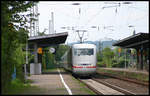 Ein ICE 1 fährt hier aus Richtung Osnabrück kommend am 19.07.2007 um 15.50 Uhr durch Gleis 1 des Bahnhof Lengerich in Westfalen. Im Hintergrund lugt die kath. Kirchturmspitze über das Dach des zweiten Bahnsteig hervor.