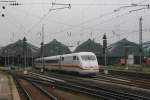 401 003-9 als ICE 976 bei der Einfahrt Karlsruhe Hbf am Morgen des  18.5.08