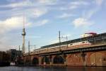 Ein ICE auf der Jannowitzbrcke Richtung Berlin HBF