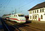 401 584 als ICE 77  Seppl Herberger  (Hamburg–Zrich) am 30.12.1998 in Bienenbttel