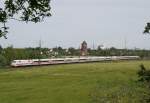 401 xxx als ICE 377 (Kiel Hbf–Zrich HB) am 18.05.2012 vor der Skyline von Uelzen; ber das Feld im Vordergrund verluft inzwischen der Ende 2013 in Betrieb genommene  Veerer Bogen , der