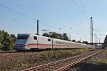 Als ICE 70 (Basel SBB - Hamburg Altona) fuhr am 27.09.2014 der 401 507-9  Plattling  durch Orschweier gen Offenburg.