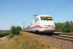 Auch 401 077-3  Basel  war am 10.07.2015 bei Hügelheim auf dem Weg von Norddeutschland in Richtung Schweiz unterwegs.
