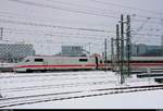 401 565-7 (Tz 165) als verspäteter ICE 709 (Linie 18) von Hamburg-Altona nach München Hbf erreicht Halle(Saale)Hbf auf Gleis 8.