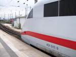 ICE1 (401 017-9) fhrt von Frankfurt/Main Hbf nach Stuttgart ab, 18.07.2008.