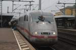 Hier steht 401 073 der auf dem Weg nach Fulda einen Zusammensto mit einem Vogel hatte am 17.10.13 in Fulda.