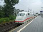 DB ICE 2  Bonn  mit TK 402 008-7 bei der Ausfahrt  nach Kln/Bonn-Flughafen.