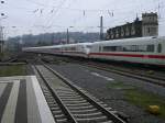 ICE 2 Doppel aus Berlin Ostbahnhof nach Kln/Bonn Flughafen ,  Ausfahrt in Bielefeld Hbf.,die ICE`s werden in Hamm (Westf.)getrennt.(20.04.2008)