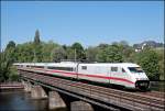 402 026  Lutherstadt Wittenberg  berquert mit gefnetter Bugklappe als ICE557 von Kln Hbf nach Berlin Ostbahnhof den Harkortsee bei Wetter(Ruhr).