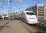 Hier 402 010-3  Fontanestadt Neuruppin  und 402 042-6  Quedlinburg  als ein ICE10 von Berlin Ostbahnhof nach Kln/Bonn Flughafen, bei der Durchfahrt am 1.4.2010 durch Berlin Alexanderplatz.