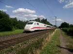 Ein ICE 2 (BR402) am 12.07.13 bei Hanau West auf der KBS 640 