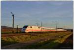  Moderne und alte Technik II  Im letzten Abendlicht fährt ein ICE 2 von Nürnberg kommend in Richtung Bamberg.