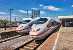 Rechts: 403 514-3 und 403 535-8 als ICE 610 (München Hbf - Dortmund Hbf).