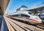 403 062-3 und 403 508-5 fahren als ICE 612 (München Hbf - Frankfurt (Main) Flughafen Fernbf - Siegburg/Bonn - Köln - Dortmund Hbf) aus Mannheim Hbf aus.
Aufgenommen am 21.4.2017.