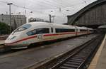 403 063-1  Weilheim i.OB  und 403 555-6  Tuttlingen  stehen am 1.7.2017 als ICE613 von Dortmund Hauptbahnhof nach München Hauptbahnhof im Kölner Hauptbahnhof.