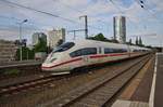 403 013-6  Treuchtlingen  durchfährt am 4.7.2017 als ICE545 von Köln Hauptbahnhof nach Berlin Ostbahnhof den Bahnhof Köln Messe/Deutz in östlicher Richtung.