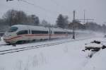 Ein ICE der BR 403 mit dem Namen Wiesbaden durchfhrt am 18.12.201 als ICE 1229 Kln Deutz - Mnchen Hbf den Bbf Buke.