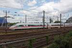 ICE 3 (403 030-0)  Gttingen  kommt am 07.08.2011 ber die Hohenzollernbrcke, und fhrt gleich in den Hbf Kln ein.