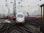 DB Fernverkehr ICE 3 (BR 403) erreicht am 23.01.15 Frankfurt am Main Hbf vom Bahnsteig aus fotografiert