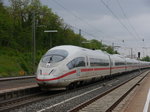Am 12.05.2016 fuhr ICE 626/ICE 826, eine Doppeltraktion ICE 3 durch Kitzingen in Richtung Würzburg durch.