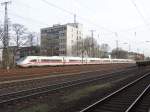 Ein ICE 407 beim Pausieren in Kln West am 13.04.2013