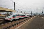 Einfahrt von 406 080-2 (4680)  Würzburg  als ICE 504 (Basel SBB - Köln hbf) am 03.11.2015 zusammen mit NS 406 552-0 (4652)  Arnhem  als ICE 104 (Basel SBB - Amsterdam CS) in den Badischen